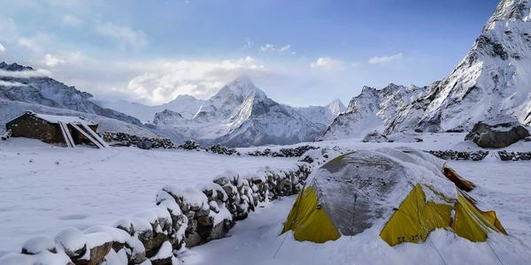 Campamento en la nieve
